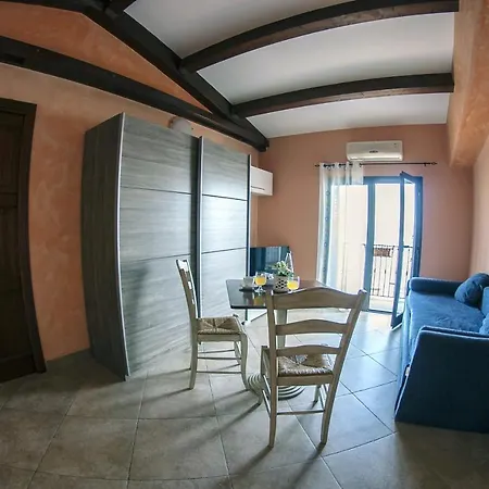 Spacious House Sea View 4* Ачиреале