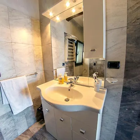 Spacious House Sea View 4* Ачиреале