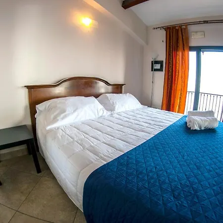 Отель Spacious House Sea View 4*