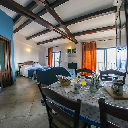 Spacious House Sea View Ачиреале