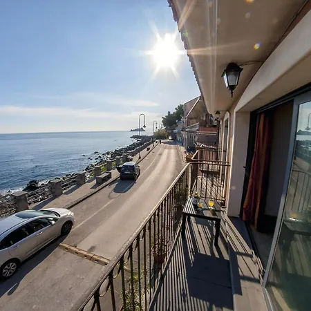 Spacious House Sea View Отель Ачиреале